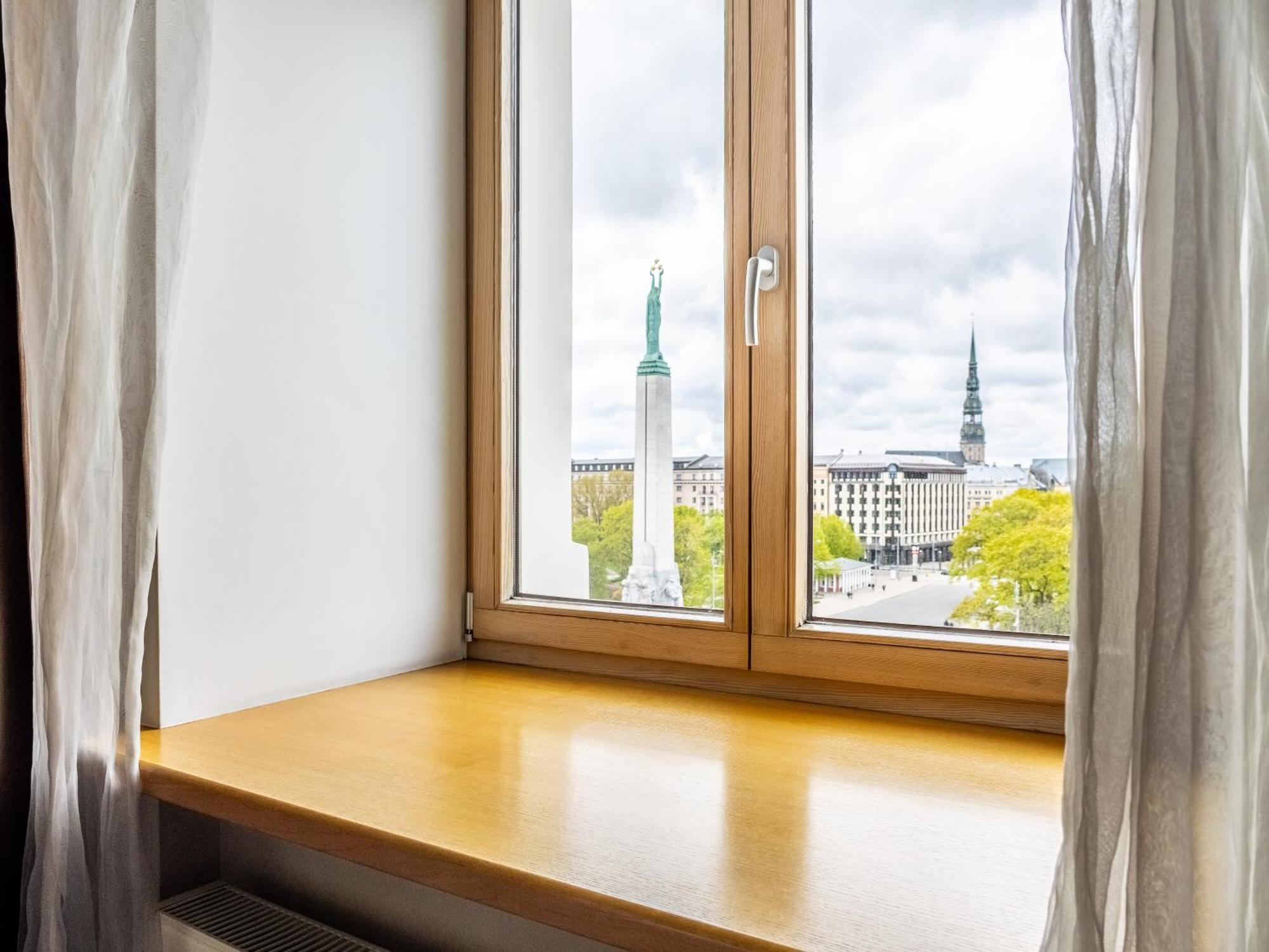 Monument View *